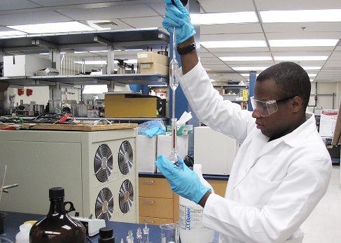 Laboratory broadens student's horizons